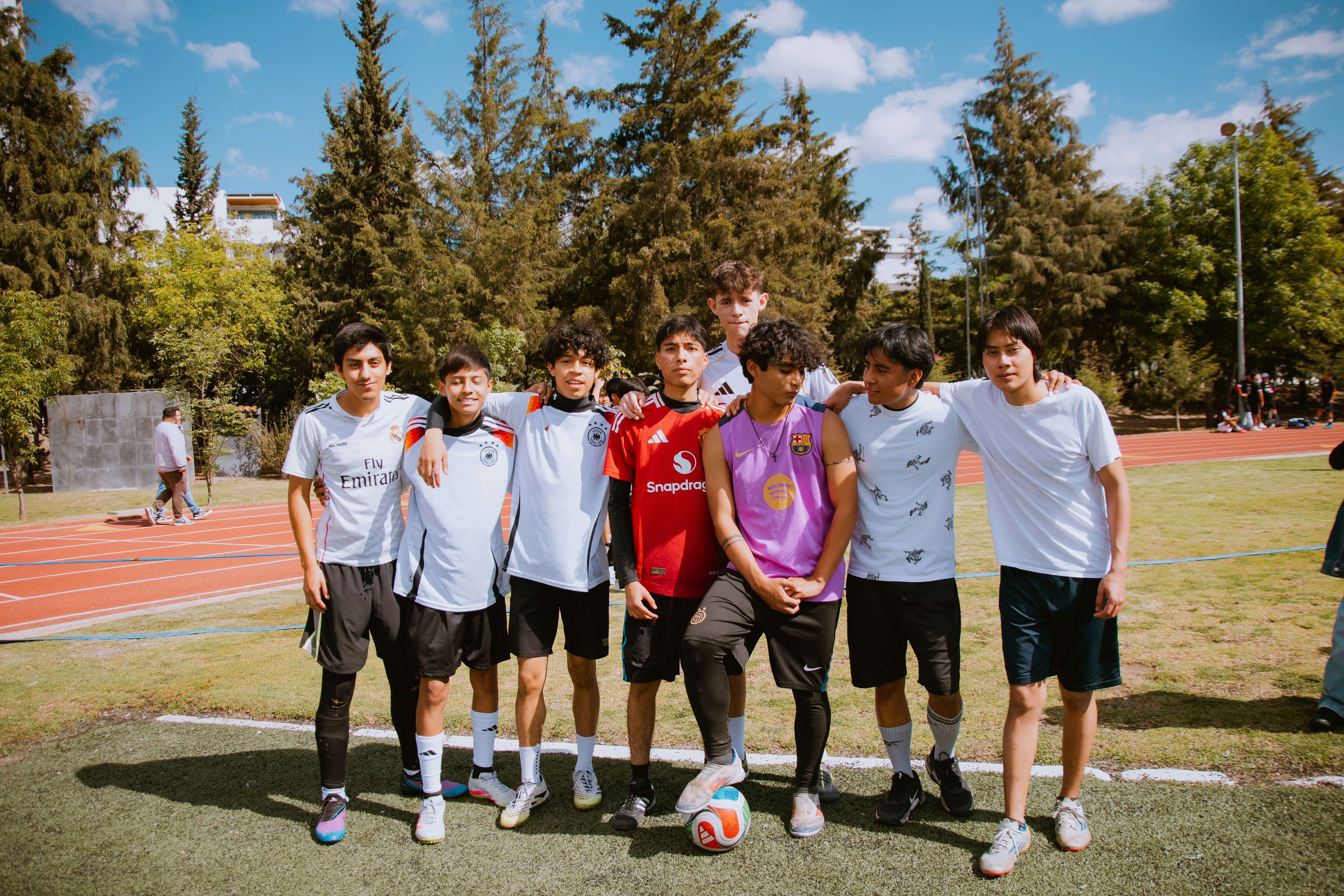 湖人交易截止日前送走威少，换回欧文组三巨头