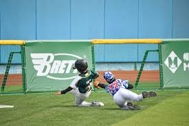 TNT为转播无声道歉的方式竟是遮挡半边屏幕，这操作着实有趣。 17分钟｜⚪️ 0-0 🔴 ｜ #曼联 来源：Stretford Paddock